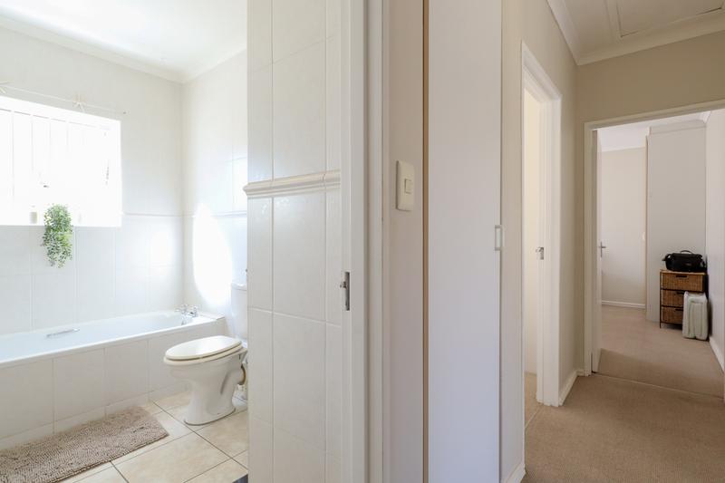 To Let 3 Bedroom Property for Rent in Somerset Ridge Western Cape